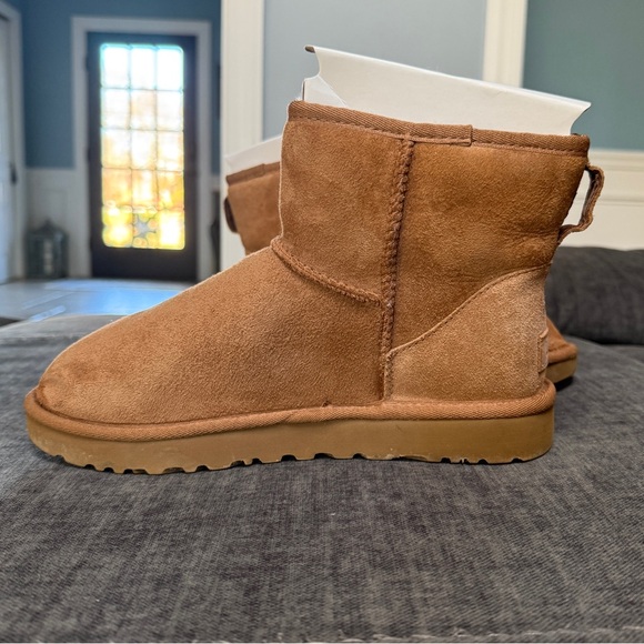 UGG Classic Mini Size 8 - Picture 3 of 13